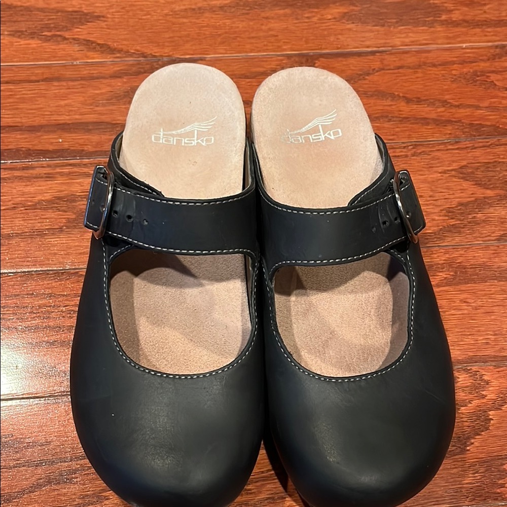 Dansko women’s Black shoes